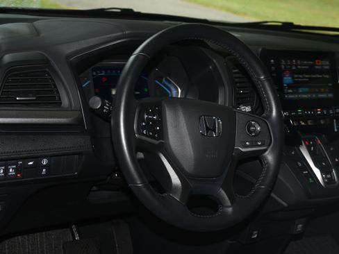 Certified 2024 Honda Odyssey EX-L image 9