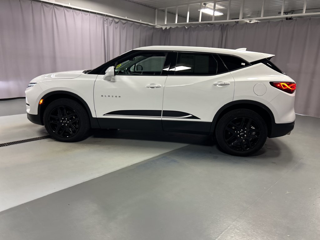 Used 2025 Chevrolet Blazer LT w/ Driver Confidence Package FWD image 4