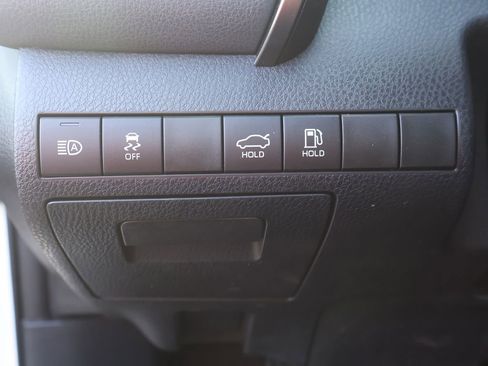 Used 2019 Toyota Camry SE image 18