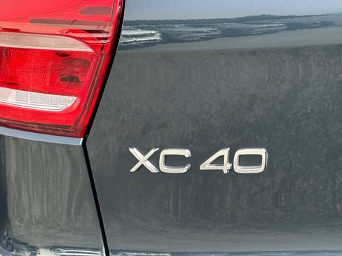 Used 2022 Volvo XC40 P8 Recharge Plus image 24