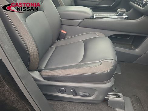 Used 2024 Nissan Pathfinder SL w/ SL Premium Package image 19