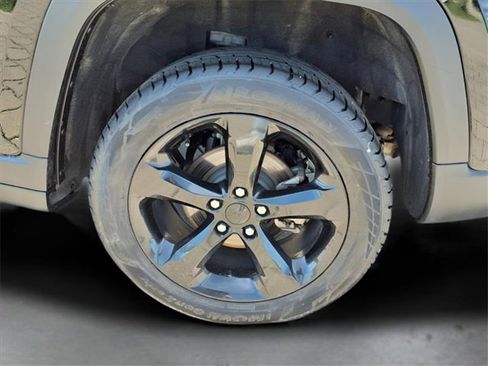 Used 2024 Jeep Grand Cherokee Altitude image 23