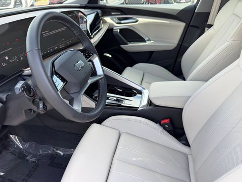 Used 2025 Audi Q5 Premium Plus w/ Premium Plus AWD/4WD image 12