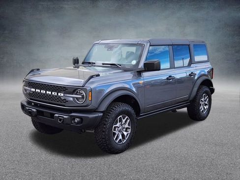New 2025 Ford Bronco Badlands image 3