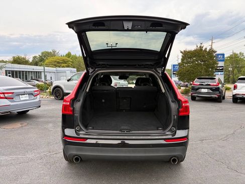 Used 2018 Volvo XC60 T5 Momentum w/ Vision Package AWD/4WD image 11