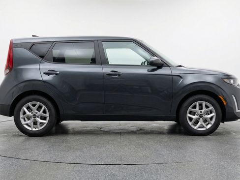 Used 2025 Kia Soul LX w/ LX Technology Package image 11