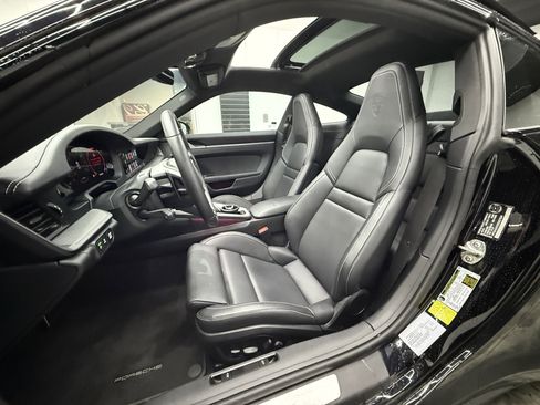 Used 2025 Porsche 911 Carrera image 13