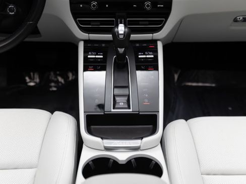 Used 2024 Porsche Macan GTS AWD/4WD image 9