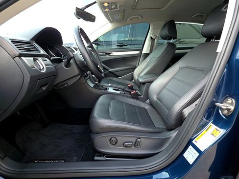 Used 2019 Volkswagen Passat 2.0T Wolfsburg w/ Wheels & Sunroof Package image 10