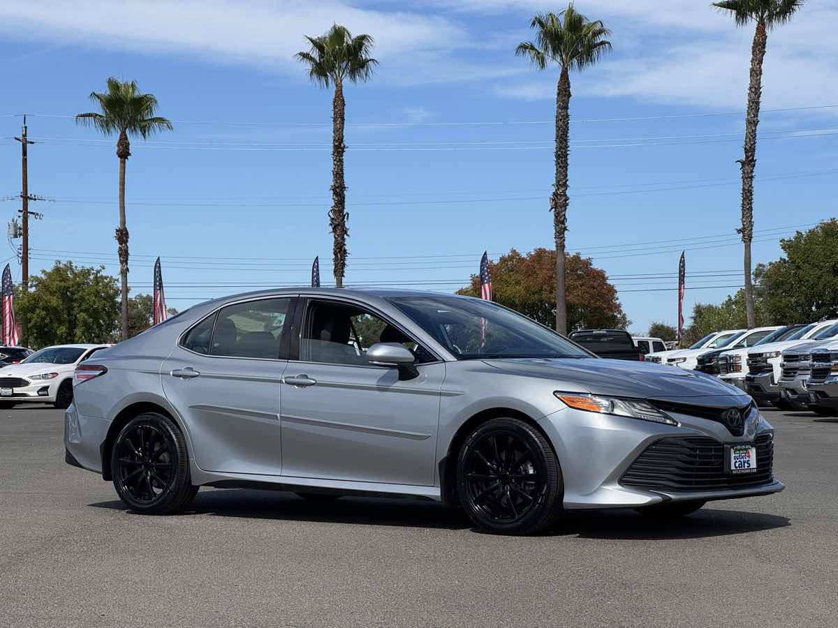 Used 2020 Toyota Camry XLE AWD/4WD image 2