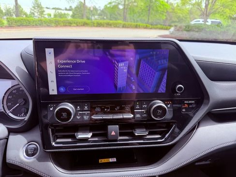 Used 2024 Toyota Highlander XSE image 25