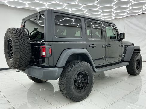 Used 2019 Jeep Wrangler Unlimited Sport S AWD/4WD image 11