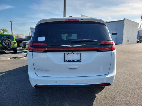 New 2026 Chrysler Pacifica Pinnacle image 7