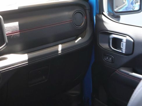 Used 2024 Jeep Wrangler Unlimited Rubicon AWD/4WD image 17