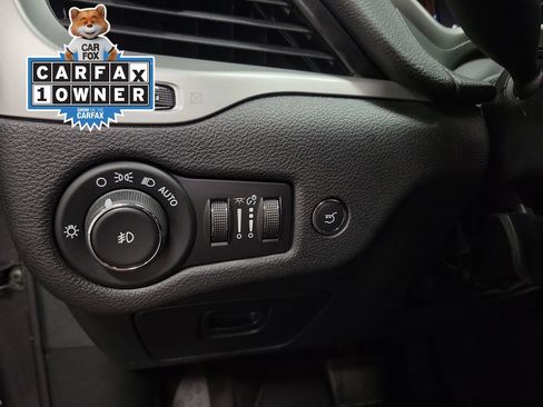 Used 2018 Jeep Cherokee Latitude Plus w/ Comfort/Convenience Group FWD image 26