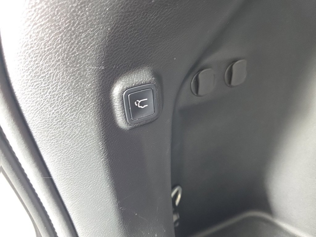Used 2019 Jeep Cherokee Limited AWD/4WD image 34