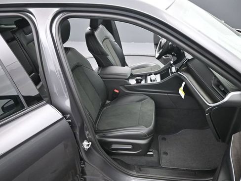 New 2026 Jeep Grand Cherokee Laredo image 19