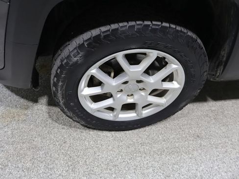 Used 2019 Jeep Renegade Latitude w/ Cold Weather Group AWD/4WD image 8