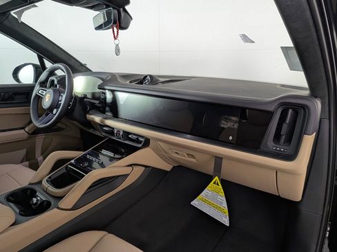 New 2026 Porsche Cayenne GTS image 19