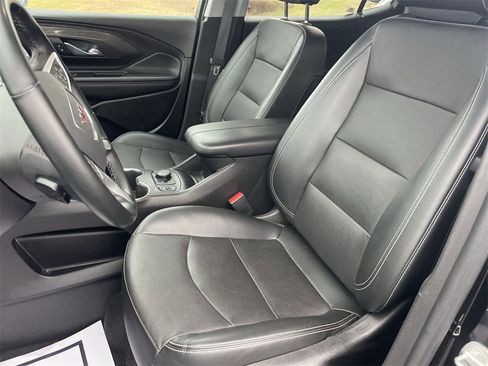 Used 2023 GMC Terrain SLT image 17
