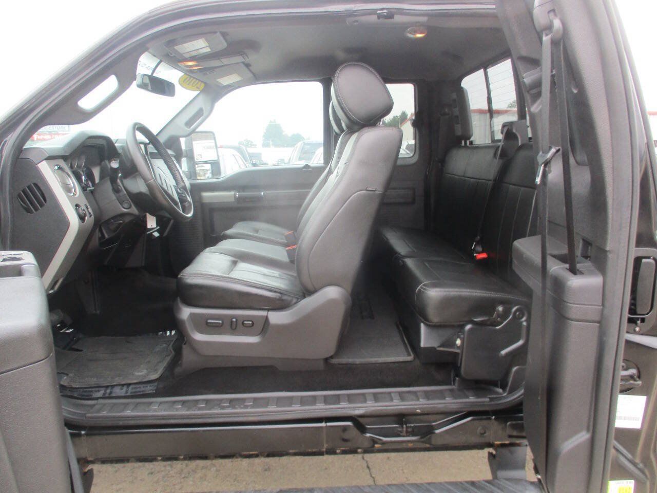 Used 2016 Ford F350 Lariat w/ Lariat Interior Package AWD/4WD image 16