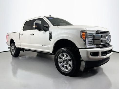 Used 2019 Ford F250 Platinum w/ Platinum Ultimate Package image 5
