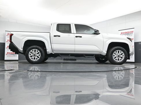 Used 2024 Toyota Tacoma SR AWD/4WD image 38