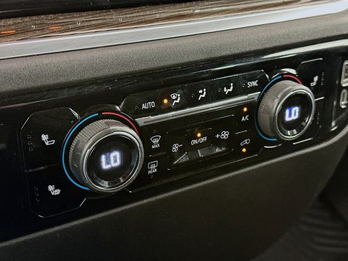 Used 2023 Chevrolet Silverado 1500 LT image 24