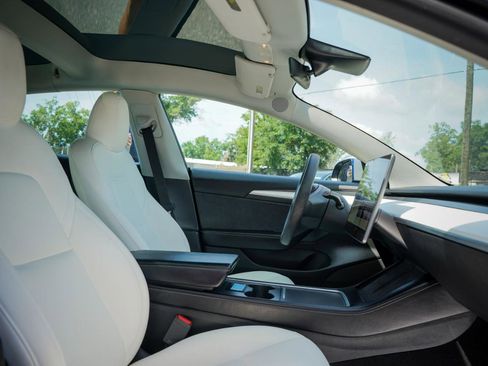 Used 2022 Tesla Model 3 Standard Range Plus RWD image 9