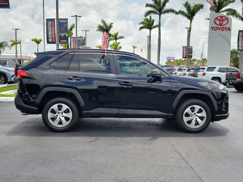 Used 2021 Toyota RAV4 LE FWD image 13