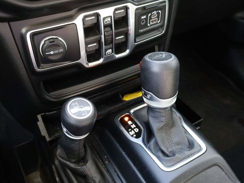 Used 2022 Jeep Gladiator Sport image 14