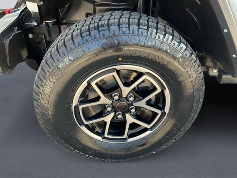 Used 2025 Jeep Wrangler Unlimited Rubicon AWD/4WD image 14