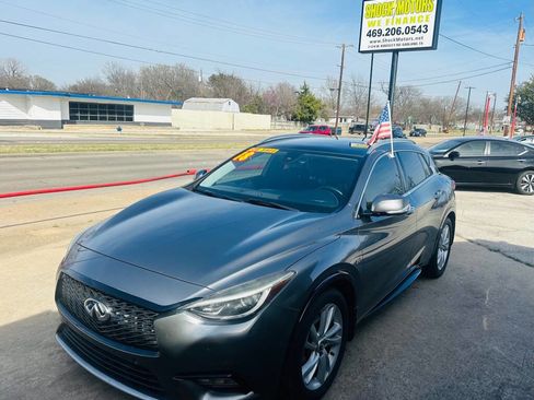Used 2018 INFINITI QX30 Premium w/ Navigation Package image 1
