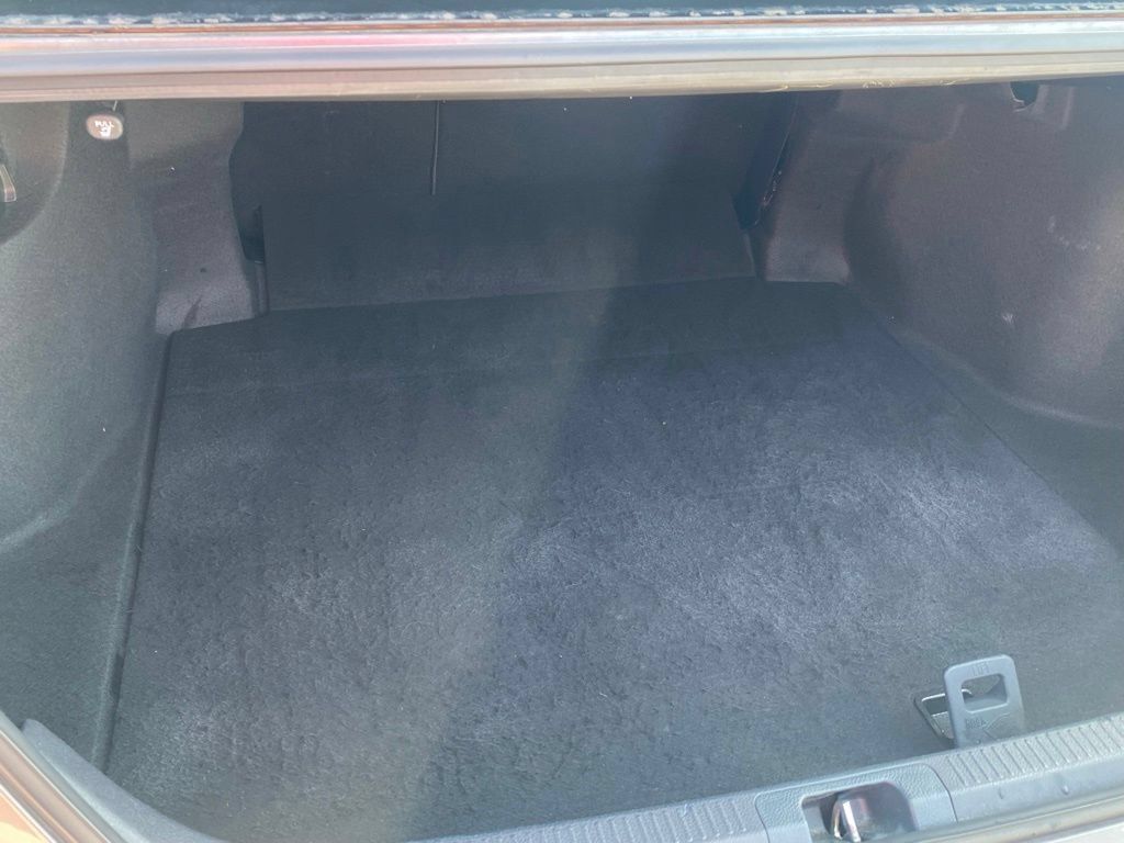 Used 2020 Toyota Camry SE FWD image 11