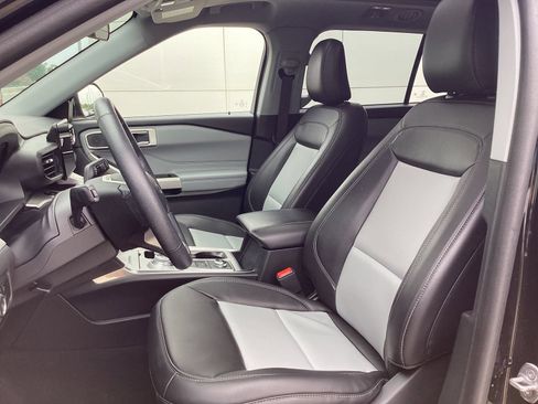 Used 2023 Ford Explorer XLT w/ Equipment Group 202A AWD/4WD image 5
