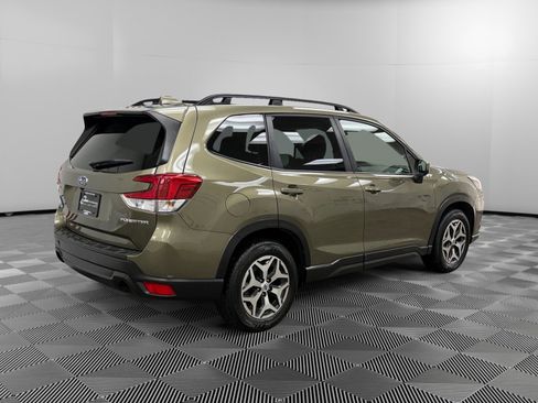 Used 2022 Subaru Forester Premium image 5