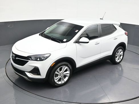 Used 2023 Buick Encore GX Preferred w/ Cold Weather Comfort Package FWD image 17