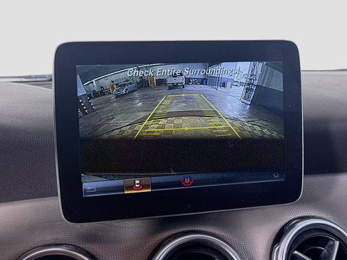 Used 2018 Mercedes-Benz GLA 250 4MATIC image 19