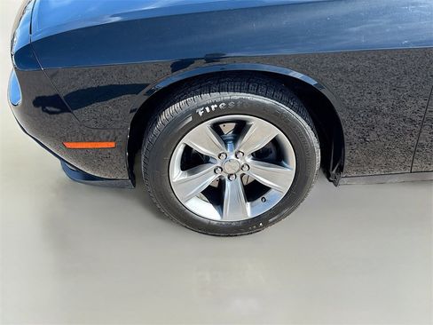 Used 2019 Dodge Challenger SXT image 28
