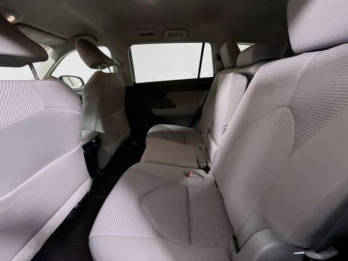 Certified 2023 Toyota Highlander L image 22