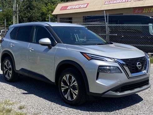 Used 2023 Nissan Rogue SV FWD image 3