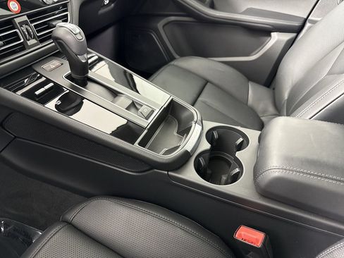Certified 2026 Porsche Macan AWD/4WD image 32