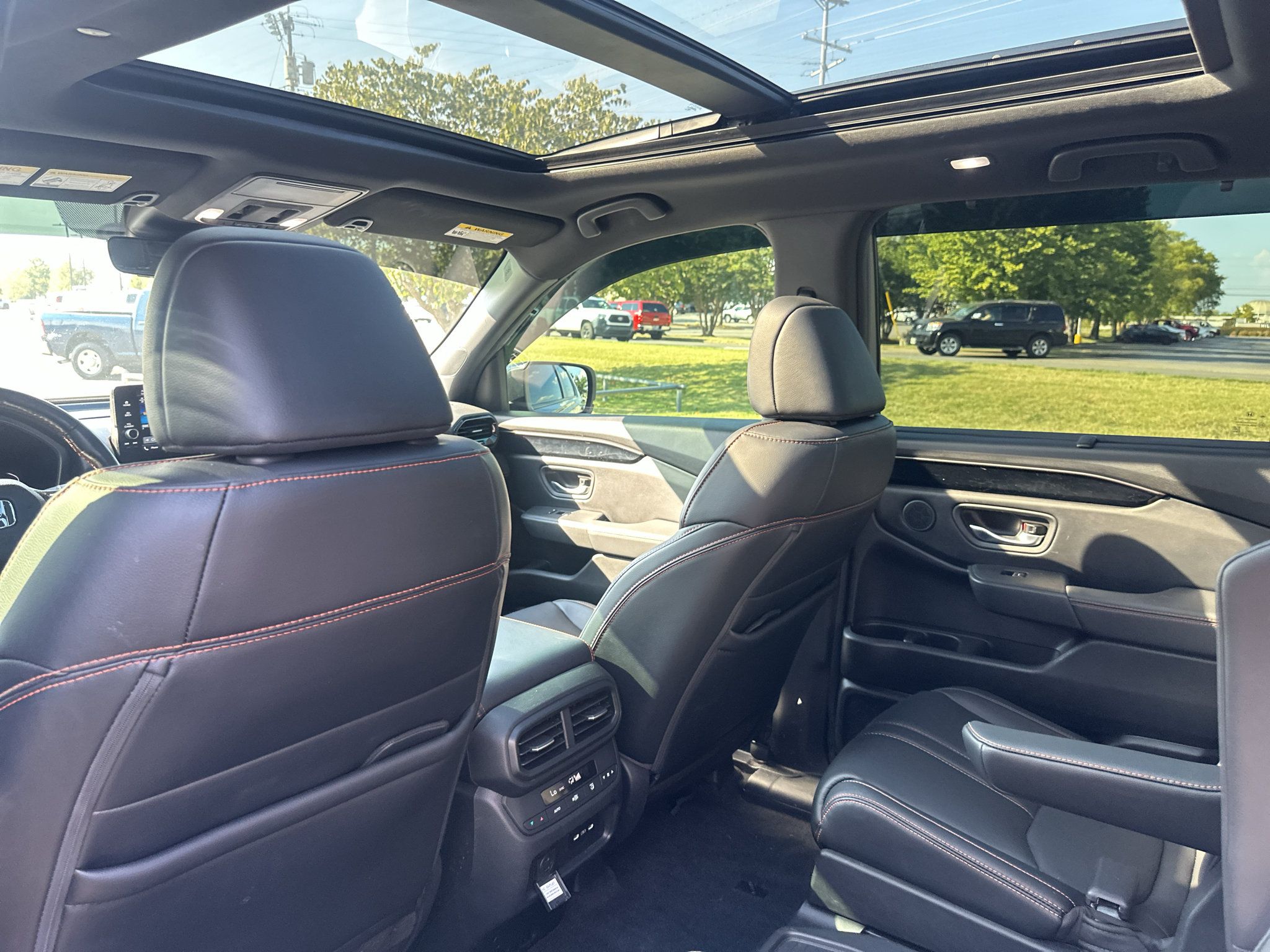 Used 2025 Honda Pilot TrailSport image 19