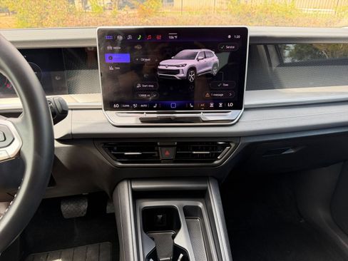 Used 2026 Volkswagen Tiguan SE AWD/4WD image 16