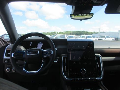 New 2026 GMC Yukon XL Denali w/ Denali Reserve Package AWD/4WD image 16