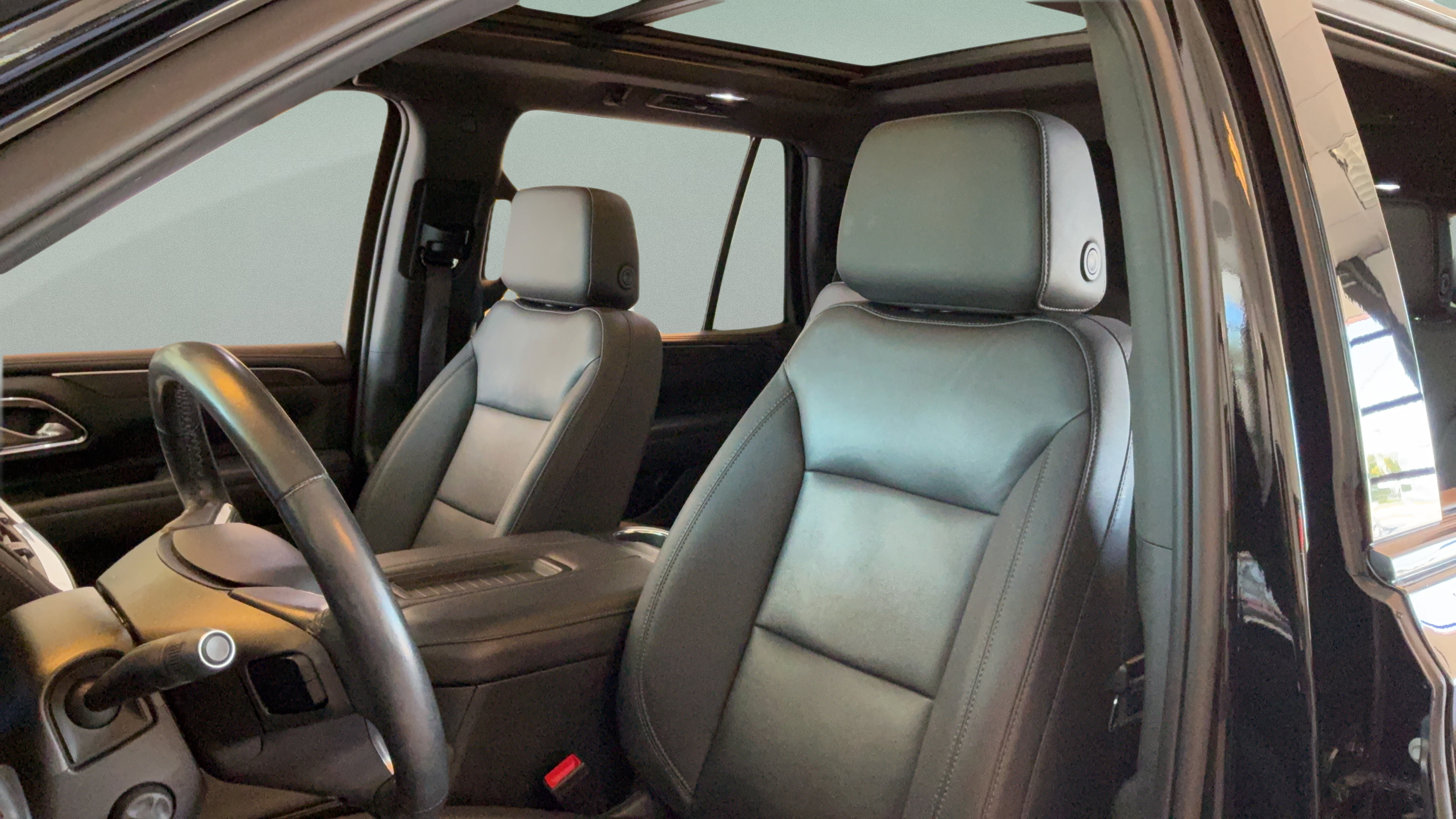 Used 2023 Chevrolet Tahoe Z71 w/ Luxury Package AWD/4WD image 26
