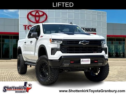 Used 2023 Chevrolet Silverado 1500 LT Trail Boss w/ LT Trail Boss Premium Package AWD/4WD image 1