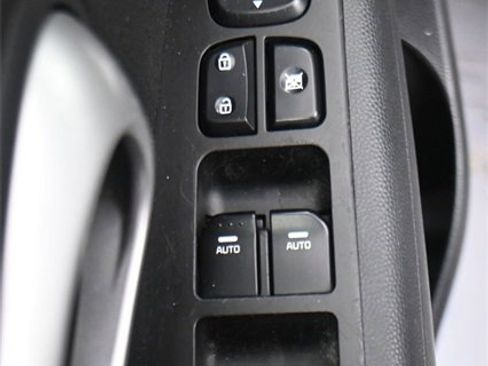 Used 2014 Kia Soul + image 11