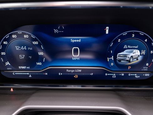 Used 2024 Chevrolet Suburban LT image 23