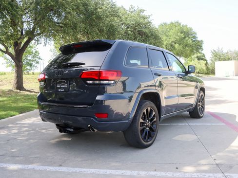Used 2017 Jeep Grand Cherokee Altitude RWD image 7